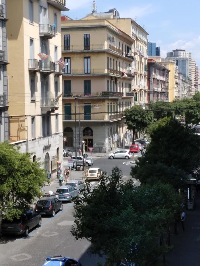 נאפולי Hotel Crisari מראה חיצוני תמונה