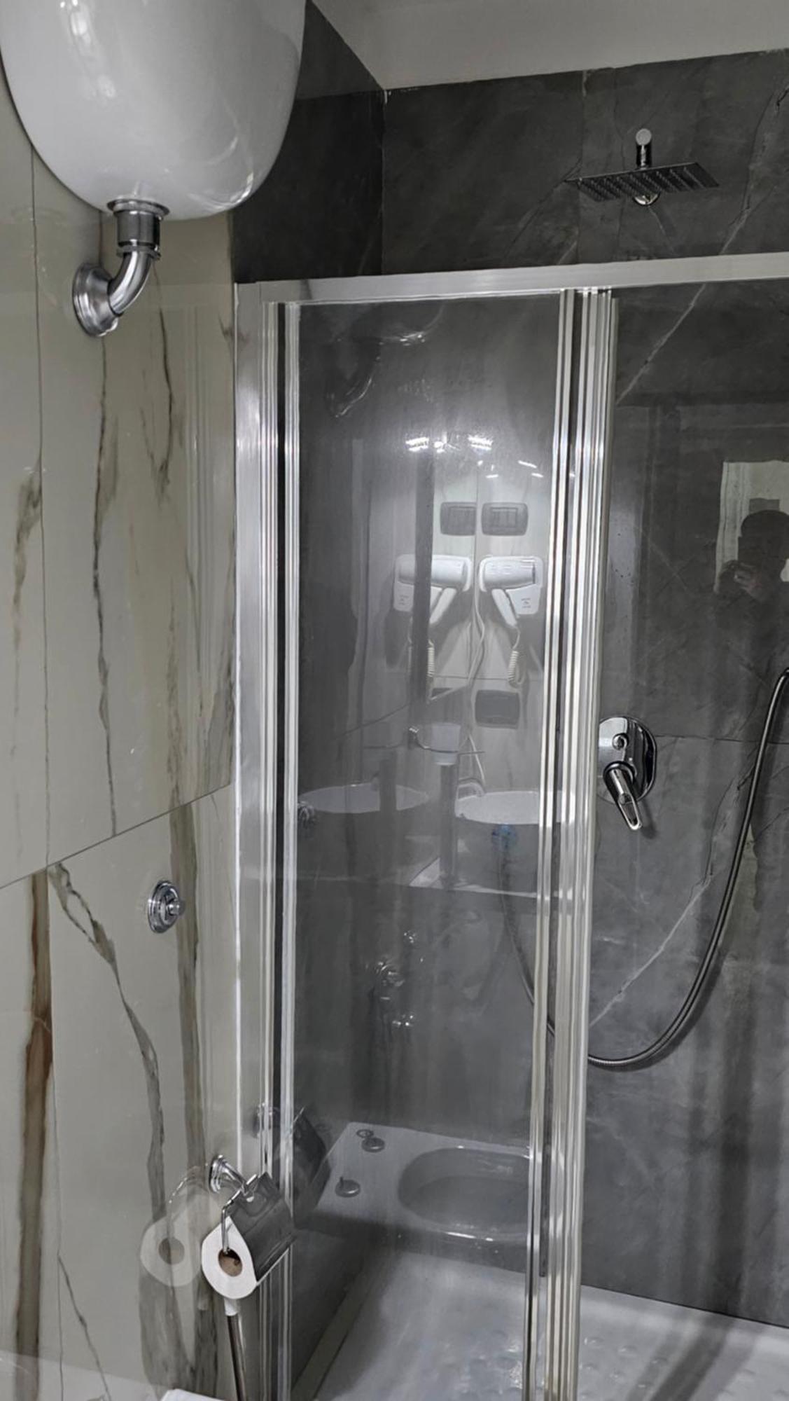 נאפולי Hotel Crisari מראה חיצוני תמונה