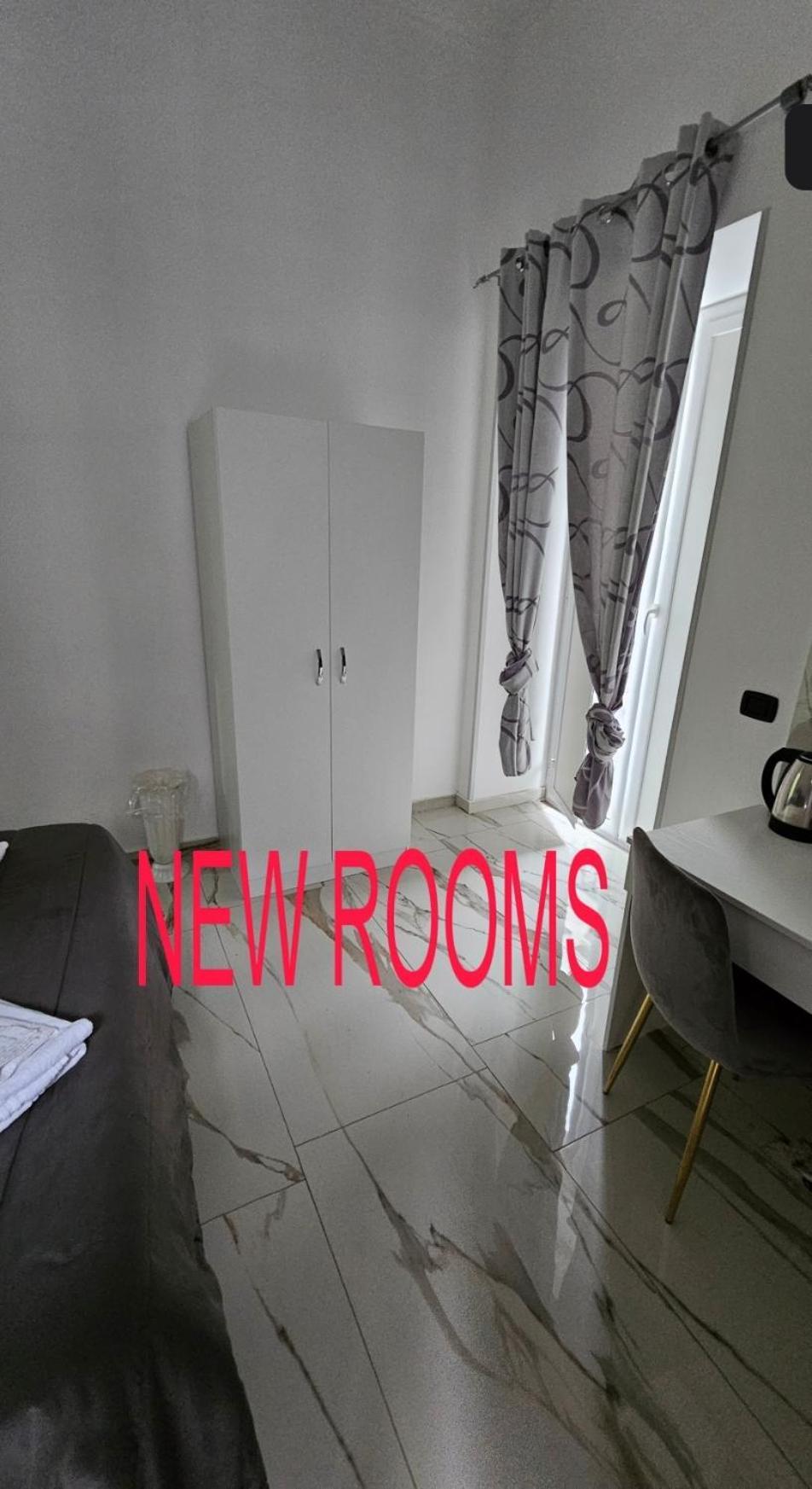 נאפולי Hotel Crisari מראה חיצוני תמונה