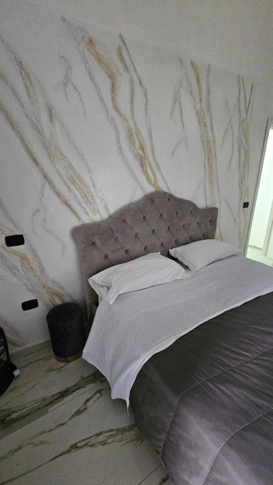 נאפולי Hotel Crisari מראה חיצוני תמונה